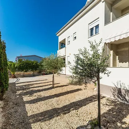 Jakoubek Apartment Vir
