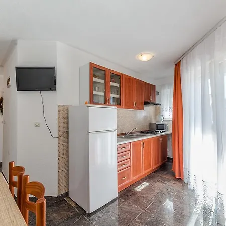 Jakoubek Apartment Vir